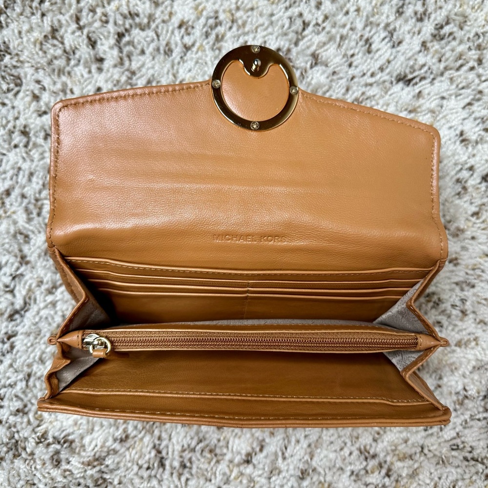 Michael Kors Lether Wallet - Picture 4 of 5